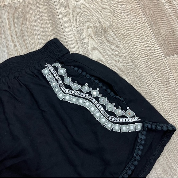 Earthbound Trading Black Viscose boho chic shorts - Picture 5 of 8